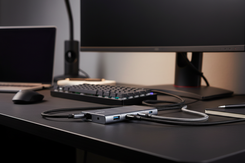 Anker 565 Hub – Desk Lifestyle
